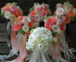 Peach and white bridal bouquets